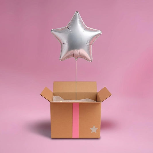 Boîte surprise contenant une box ballon un ballon étoile et un message personnalisé, livrés à domicile. Coffret cadeau original par Lune de Cœur.