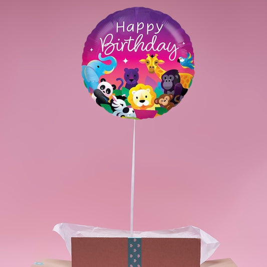Détail du ballon Happy Birthday violet décoré d’animaux de la jungle (lion, singe, panda), cadeau anniversaire original en box.