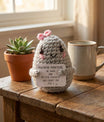 Patate Positive Rose au crochet tenant un message d'encouragement - porte-bonheur cadeau original