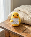 Canard Positif au crochet jaune tenant un message d'encouragement - porte-bonheur cadeau original