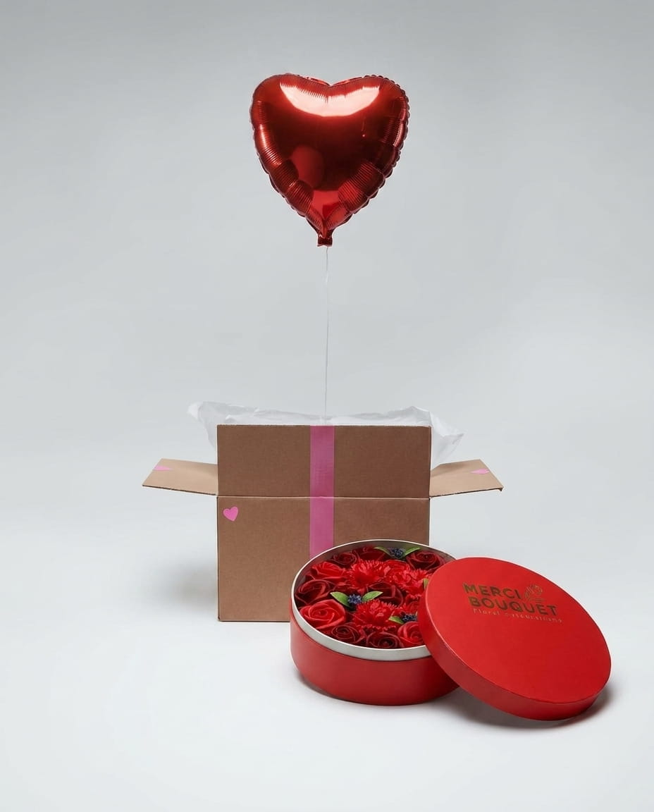 Cadeau surprise ballon coeur et roses de savon premium fond neutre