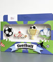 bougies football avec ballon, chaussure, trophée et but dans une boîte verte et bleue