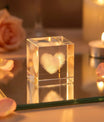 Mini cube en cristal transparent avec cœur 3D sculpté à l'intérieur, 4 cm — décoration et cadeau original Lune de Cœur