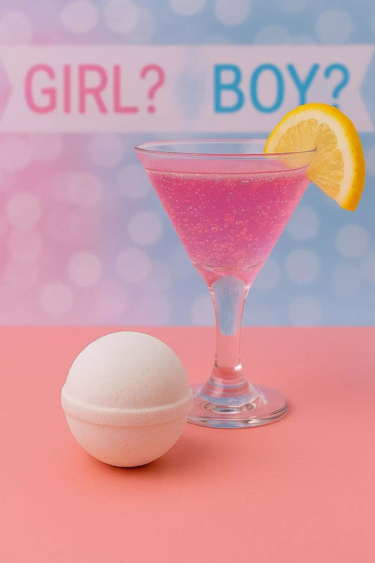 Bombe à cocktail révélation bleue posée devant un verre de cocktail et l’inscription Girl Boy