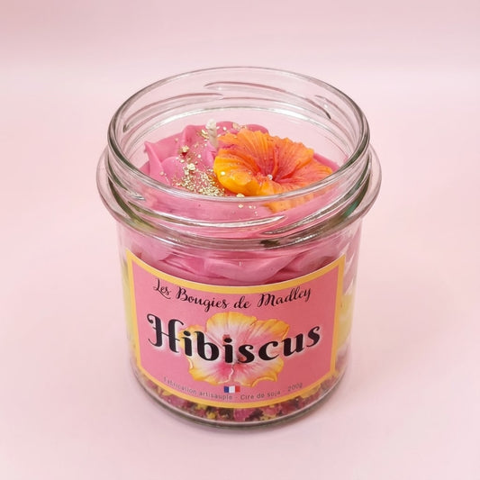 Bougie artisanale Hibiscus 100g fond rose