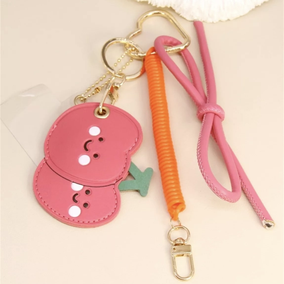 Grigri cerise kawaii rouge et rose avec deux visages souriants – bijou de sac et téléphone