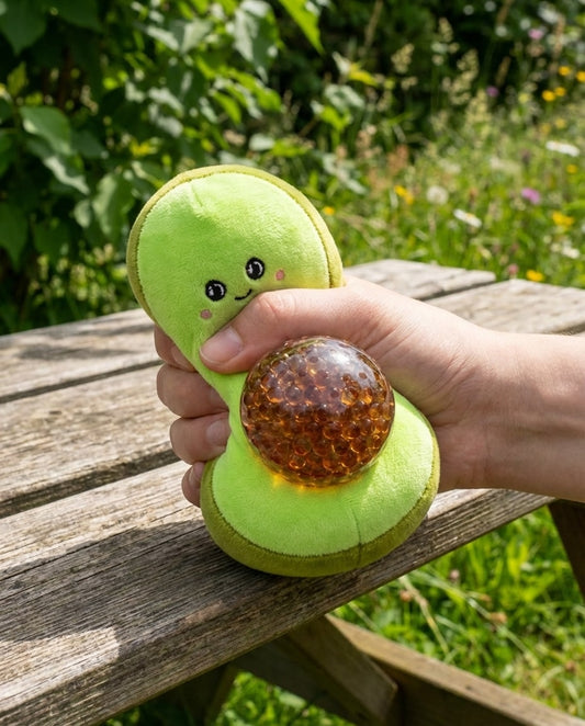 Jouet anti-stress avocat vu de face avec expression kawaii