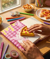 Cahier A5 papier vierge avec figurine squishy pizza sur la couverture, style fun et tactile.