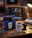 Tasse gamer style rétro avec décorations pixelisées
