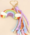 Porte-clés fantaisie arc-en-ciel accroché à un sac – touche colorée et joyeuse