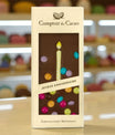 Tablette de chocolat au lait “Joyeux Anniversaire” décorée de motifs colorés – Comptoir du Cacao